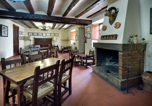 Confortables habitaciones en Hostal de la Trucha. Disfruta  nuestro Spa y Masaje en Teruel